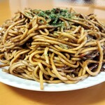 原田製麺 - 焼きそば(大)お皿に盛ってみたけれど・・・