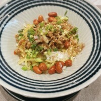 ON the TABLE CHINESE - 