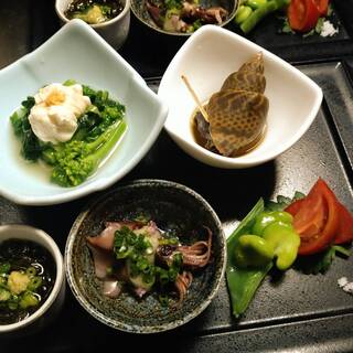 季節の小鉢を少しずつ