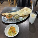 インド・ネパール料理＆バー8848 - B-ランチセット。2種類のカレーが選べ、ナンorライス、サラダ、ドリンク付き('24/06/17)