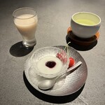 山形座 瀧波 - 甘酒　ヨーグルトブルベリー添え