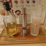 空と大地のトマト麺 Vegie  - 卓上の調味料