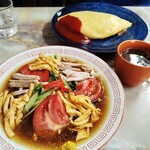 銀水食堂 - 相変わらずオムライス頼んだ向かいの方(笑)