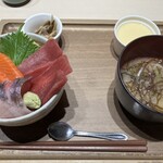 函館 まるかつ水産 - トリプルスリー丼