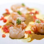 レストラン オオツ - 2024.6 神経〆してサッと炙った常陸乃国いせ海老 ブールブランソース 海老味噌を豆腐と胡麻で伸ばしたソース サフラン エストラゴンオイル フルーツトマト