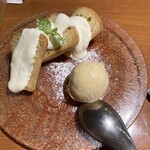 ジュメルニジュウク - ラム酒たっぷりのシフォンケーキとアイス