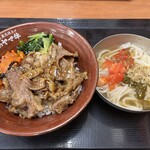 肉のヤマ牛 - 料理写真:カルビ焼肉丼とサルサ冷麺のセット