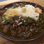 ハルダモンカレー - ポークと牛すじの豆鼓ビンダルー