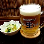 俺の中華たなか家 - 先発☆は「サントリートリプル生中ジョッキ」❗嬉しい✨サービスおつまみは「柚子入り浅漬」❗アルコールが進んじゃいます(≧∇≦)b(爆)