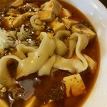 華龍飯店 - 麻婆刀削麺！！　けっこう辛かった！