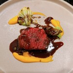 キュイジーヌR - 料理写真:国産和牛のステーキ ケッパー入り赤ワインソース