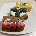 小団圓ベーカリー - 料理写真:ココアいちご生クリーム・黒ごまもちーフォン・メロン生クリーム