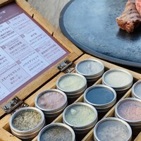 Mark Matsuoka Grill 中目黒 - 12種類ものお塩。