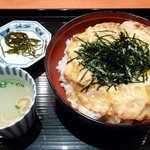 地鶏や 横浜ポルタ店 - 伊達鶏の親子丼（１０５０円）