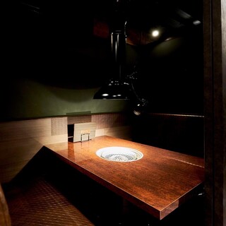 プライベートな空間で絶品肉を味わう。団体様もご利用可能