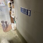 漁師の海鮮丼 - 店内トイレに続く廊下