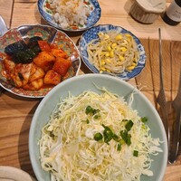 大衆肉酒場 こだわり米 匠 - ※キムチ3種盛り合わせ ※豆もやしナムル ※無限キャベツ ※鬼卸し