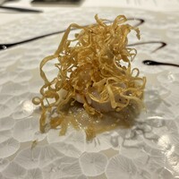 ターブル タカイ - ホタテ貝柱のポワレ
                    ゴボウのピューレ・ゴボウの素揚げ載せ