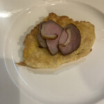 ビストロ エビテイ - とうもろこしのフリットだったかな(甘くて美味しい)上には燻製の鴨