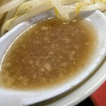 ラーメン もっけだの - 『朝食セット(ハーフラーメンニンニク野菜マシマシ』のスープ