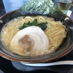 横浜家系ラーメン 吉岡家 - 料理写真: