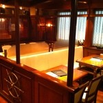 エル バルコ - オープンスペースのテーブル席。４名×５卓