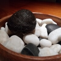 スリオラ - コース前の前菜(揚げパン)