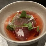 北海道焼肉 北うし - 鰹のタタキ、ビーツの和出汁