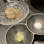 北海道焼肉 北うし - 菊芋のピクルス、ワサビ、塩