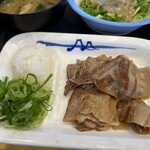 松屋 水戸バイパス店 - 肉は金網の上だった気がする。