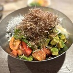 梅田かに食堂 - しらすアボカドサラダ