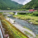 ペルトナーレ - 目の前は綺麗な川が流れます