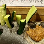 にぎりの一歩 - 肉味噌きゅうり