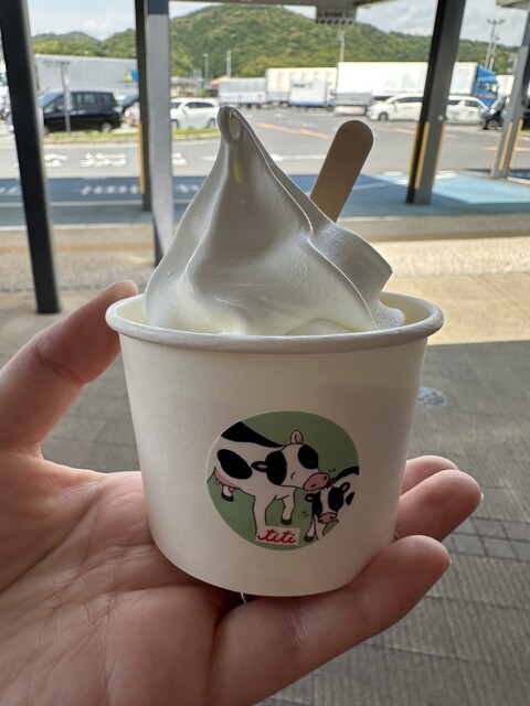 朝搾りソフトクリーム titi 藤井牧場 （チチ） - 戸田/ジェラート