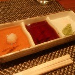 しらかわ - ステーキを付けていただく橙ポン酢、生醤油、ヒマラヤ岩塩、ワサビ