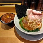 麺家 たけ田 - 漁でとれた魚介出汁の中華蕎麦（醤油）と漁師の白イカ漬け丼