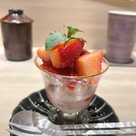 恵比寿 鮨 謙心 - デザート（苺とジャージー牛フローズンヨーグルト）