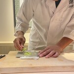 恵比寿 鮨 謙心 - 都度ワサビを擦る拘りぶり！