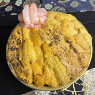 【期間限定】小樽でしか食べられない、うにの食べ比べができる丼