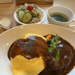 キッチンもみじ - 週替りのもみじランチのデミグラスオムライス&ハンバーグ　卵の下はケチャップライスでした。