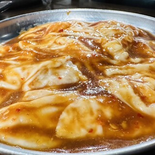 あっさり味わえるとんちゃんや、辛さが選べるテールスープも◎