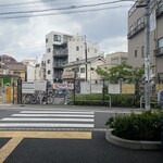 とん汁の店 まるやま食堂 - 出で左側に看板が見えます