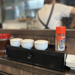 とん汁の店 まるやま食堂 - お塩と一味(豚汁に)