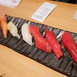 承知の助 - 握り単品（本ずわいがに、剣先いかのみみ、あかいか、まぐろ、本まぐろ赤身ｘ２）