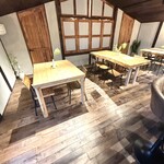 朸 - ２階内観