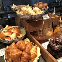 ザ タヴァン グリル＆ラウンジ - 