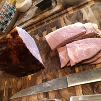 ザ タヴァン グリル＆ラウンジ - 