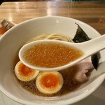 酒肴場 屯 - しっかり煮干しでほろ苦ビター、芳醇な津軽醤油で深い旨み