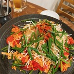 온도루반 - 매운 소고기 갈비와 마늘싹 구이