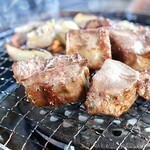 肉のよいち - 豚タン丸ごと１本焼き